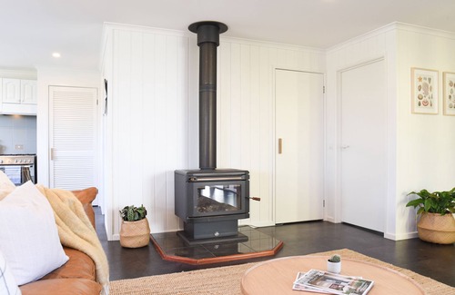 Mallacoota House | The Salt Shack, Mallacoota, Victoria, 4 spacious bedrooms, beautiful views!nn