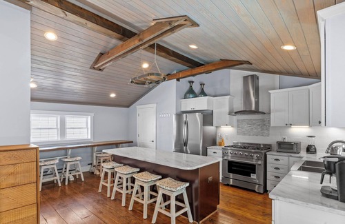 Morehead City House | The Salty Cottage at 6th-Downtown Morehead Historic Gem-Waterfront District!