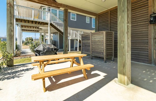 Pointe San Luis House | The Salty Rim: Island Casita close to beach and bay access!