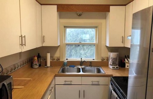 Old North End Apartment | The Sanctuary: 3 Bedrooms, Easy Walking, +Parking!nn