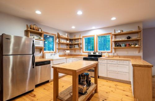 Glenn House | The Sanctuary - Halfway point between South Haven and Saugatuck - Walking distance to Lake Michigan