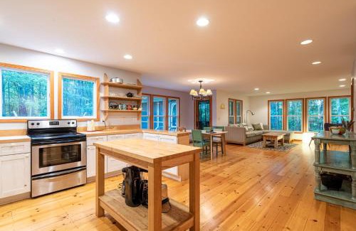 Glenn House | The Sanctuary - Halfway point between South Haven and Saugatuck - Walking distance to Lake Michigan