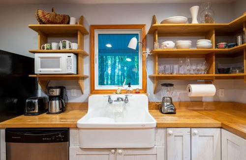 Glenn House | The Sanctuary - Halfway point between South Haven and Saugatuck - Walking distance to Lake Michigan