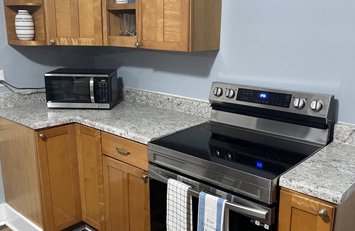 Guntersville House | The Sandpiper minutes away from Shoppes, state, parks, lakes, and downtown area.