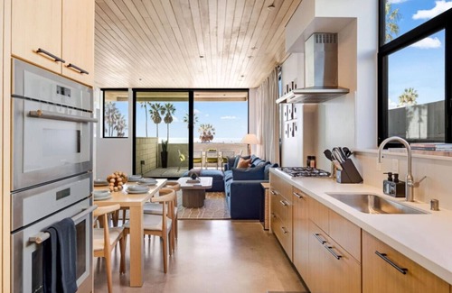 Los Angeles County House | The Santa Monica Sunset - 5,000 sq ft of beachfront luxury