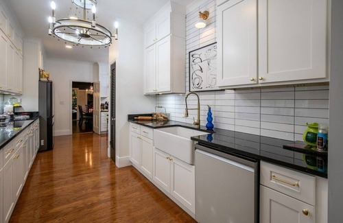 Oxford House | The Saucer Magnolia Suite by Velvet Ditch Villas