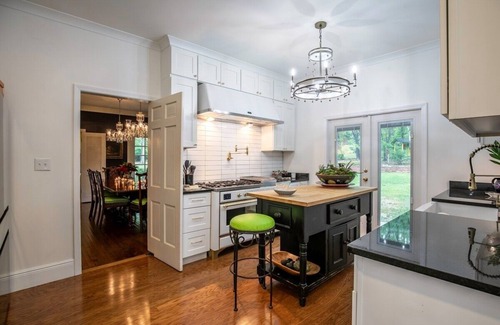 Oxford House | The Saucer Magnolia Suite by Velvet Ditch Villas