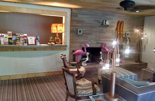 Saugatuck Hotel | The Saugatuck Retro Resort Motel