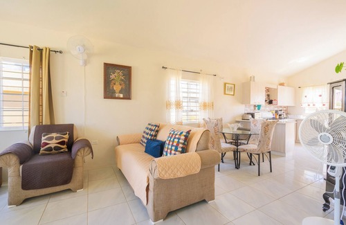 Portmore House | "The Savannah @ Phoenix" A cool family friendly home close to Major Attractions.