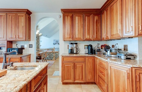 Hendersonville House | The Scenic View: Fully Equipped Home, Mountain Views, Workspaces, and Gym