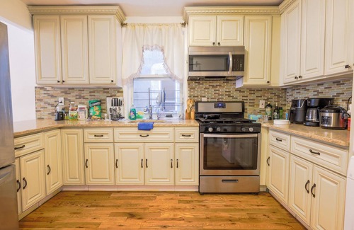 Crown Heights House | The Schenectady House - Unit 2 Single Occupancy/Shared Bath & Common Areas