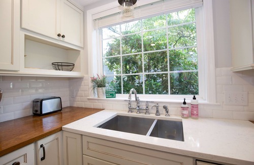 Old Town House | The Scotsman Cottage - Half a mile to Downtown Shops & Restaurants