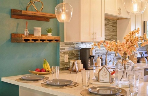 Fashion Square House | The Scott Getaway - Walkable to Old Town, remodeled space, heated pool!