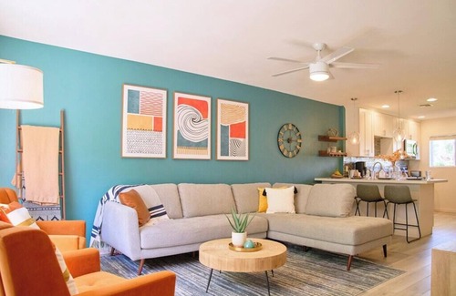 Fashion Square House | The Scott Getaway - Walkable to Old Town, remodeled space, heated pool!