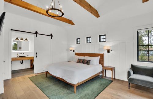 Sisters Hotel | The Scout Boutique Cottages