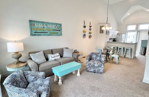 Bermuda Bay House | The Sea Glass Castle - Family Friendly Townhome Close to Beach