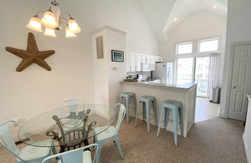 Bermuda Bay House | The Sea Glass Castle - Family Friendly Townhome Close to Beach