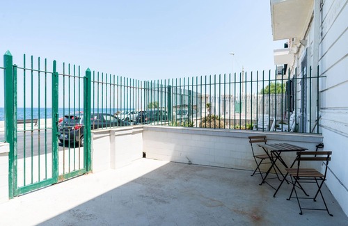 Municipio 5 Apartment | The Sea Outside Apartment 01 by Wonderful Italy