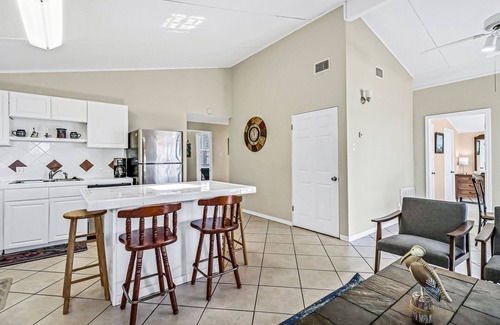 Flour Bluff House | The Seahorse Cottage | Canal front house in Corpus Christi on the water