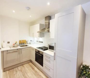 Bournemouth Apartment | The Seaside Maisonette. Free Parking/Close To Town