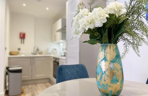 Bournemouth Apartment | The Seaside Maisonette. Free Parking/Close To Town