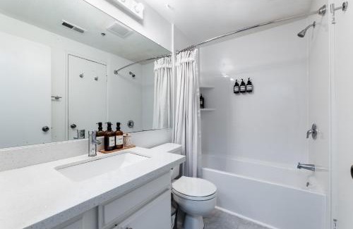 West Gateway Apartment | The Seaside Siesta
