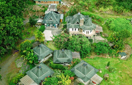 Holualoa House | The Secret Manor - artFULL living in Kona Coffee Country
