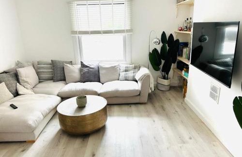 Haverstock Apartment | The secret Pink door in Camden