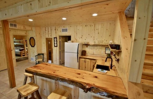 Stone Lake Cabin | The Seven Oaks Lodge - The perfect north woods experience awaits you.