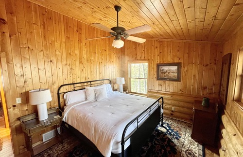 Stone Lake Cabin | The Seven Oaks Lodge - The perfect north woods experience awaits you.
