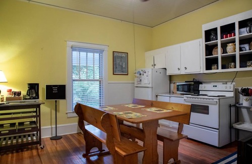 Chapel Hill Apartment | The Shabby Chic Studio - Cute 1-Bedroom Close to UNC!