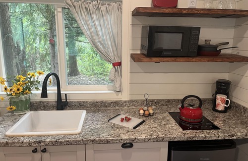 Newberg Cottage | The Shed@LivelyFarmnnA tiny house on the edge of everything in Newberg. nn