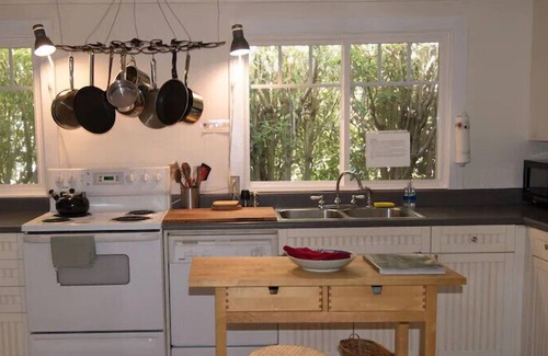 Stinson Beach House | The Shell Cottage || Quaint and Comfortable Stinson Cottage