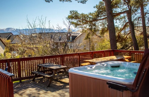 Aviemore Ski Chalet | The Shieling - large Aviemore hot tub lodge