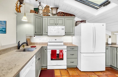 Biddeford House | The Ship House on the Saco River with Hot Tub