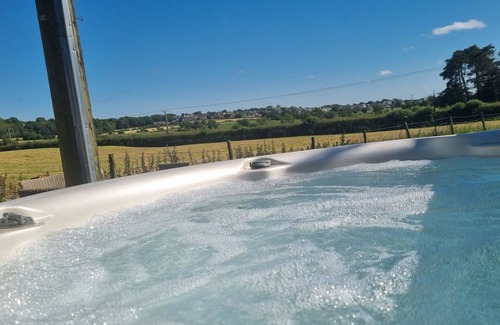 Longridge House | The Shippon -Hot Tub ext chg - Superking-Log Fire