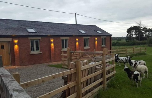 Longridge House | The Shippon -Hot Tub ext chg - Superking-Log Fire
