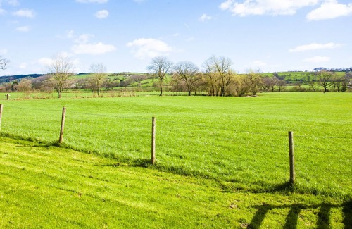 Longridge House | The Shippon -Hot Tub ext chg - Superking-Log Fire