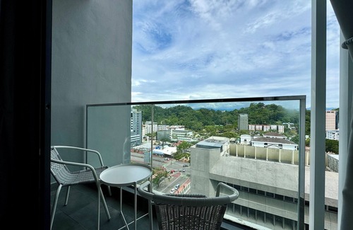 Downtown Kota Kinabalu Apartment | The Shore 12, Kota Kinabalu by HypnosSuites