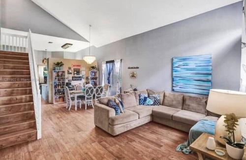 Homestead House | The Shores House @ Keys Gate