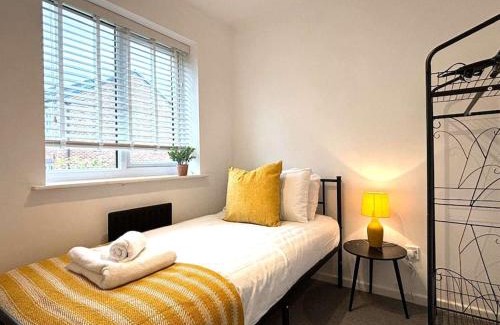 Shrewsbury Apartment | The Shrewsbury Stayscape - Modern and Stylish 3 Bed By Parydise Properties Ltd - Perfect for Business or Leisure Stays