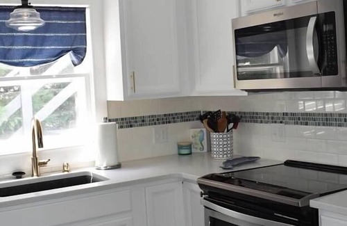 Village Green House | The Side Porch Cottage, featured in Cape May Magazine, Close to Shops and Beach