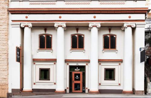 Bisbee House | The Signature Queen with Mountain Views