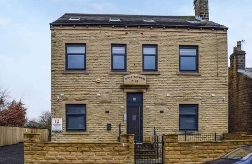 Huddersfield Apartment | The Signature Residence