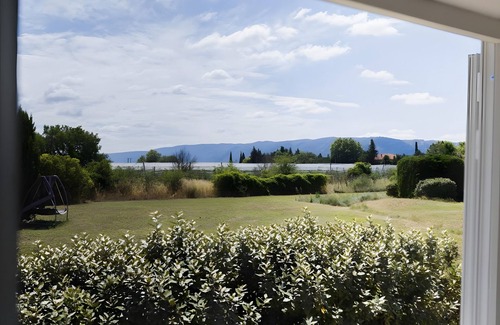 Lagnes House | The silk veil Chez Manon with a view of the Luberon mountains, Wi-Fi and air conditioning