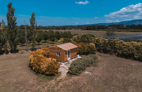 Lagnes House | The silk veil Chez Manon with a view of the Luberon mountains, Wi-Fi and air conditioning