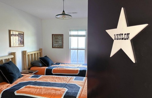 Dunlap Apartment | The Silver Eagle - The Waylon