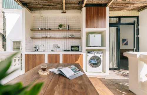 Lang Ha Apartment | The Silver Lantern Hanoi-Urban Escape with Balcony Access-Coffee 24-7
