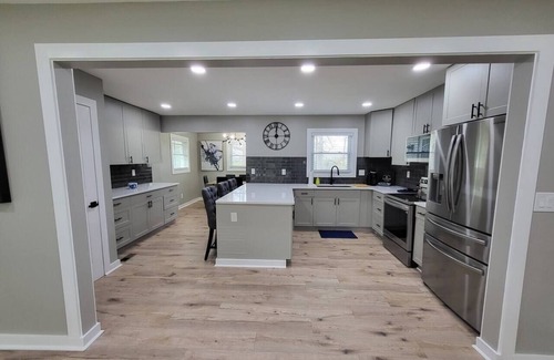 Church Street House | The Silver Stone w/Covered Patio, Outdoor Kitchen and Amazing Game Area