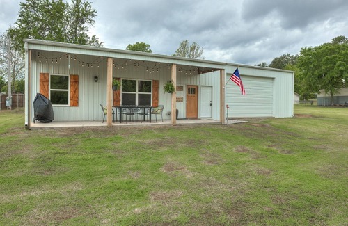 Longtown House | The Simple Life ~ Adorable Lake Home ~ Great Location and Neighborhood!